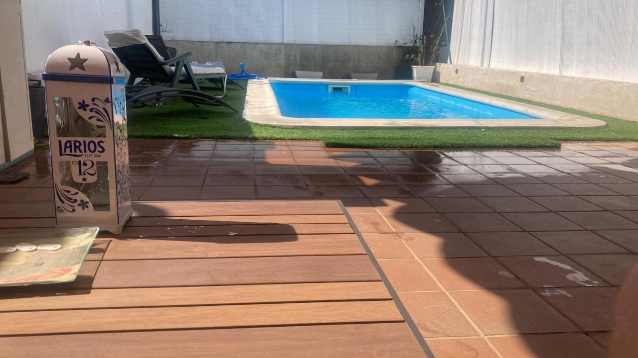 Chalet Con Piscina 锡曼卡斯 外观 照片